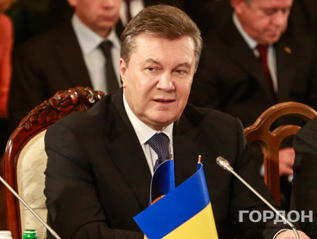 Янукович приехал на похороны сына в Крым