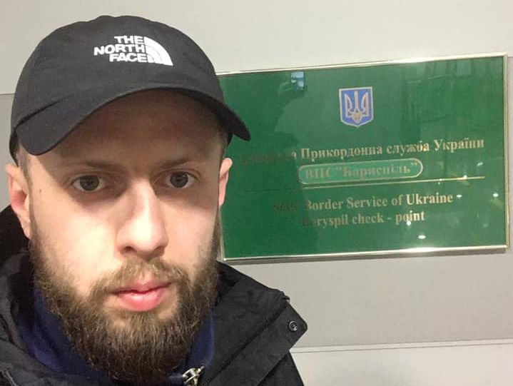 В Борисполе задержали активиста "Кто заказал Катю Гандзюк?", вернувшегося из Италии, где пикетировали виллу Авакова