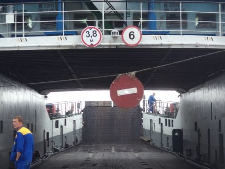 Работа Керченской переправы остановлена до 15.00