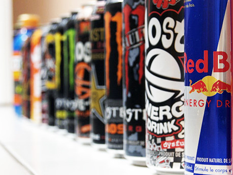 Нардепы предлагают запретить продажу энергетических напитков несовершеннолетним
