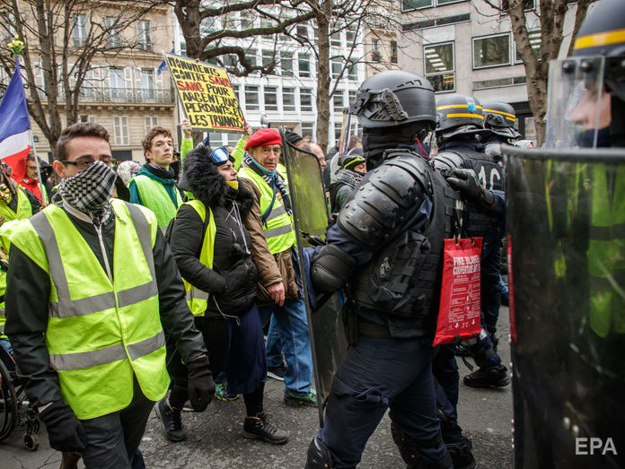 На протести "жовтих жилетів" 9 лютого у Франції вийшла 51 тис. осіб
