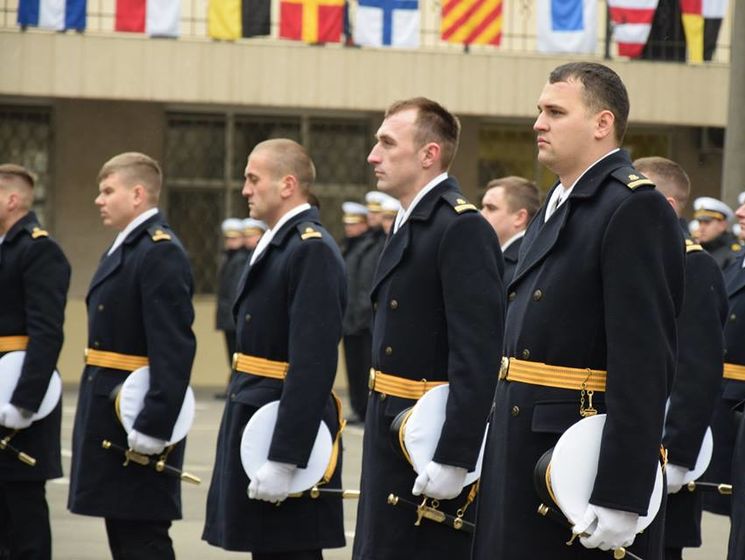 Двое захваченных Россией украинских моряков получили звания лейтенантов