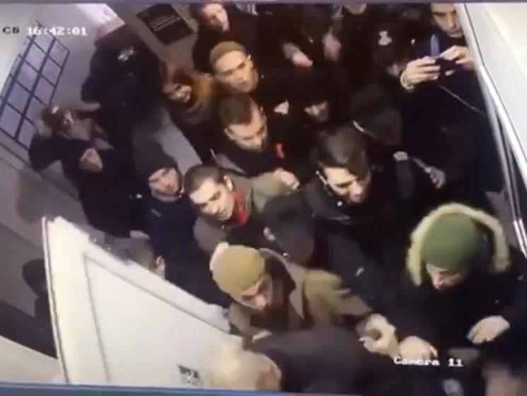 Антон Геращенко показав "штурм райвідділу" протестувальниками. Відео