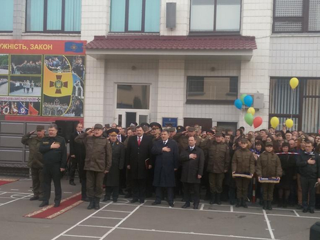 Порошенко вручил дипломы выпускникам академии Нацгвардии в Харькове