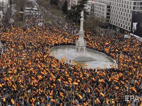 У Мадриді відбувся багатотисячний мітинг проти переговорів із каталонським урядом. Фоторепортаж