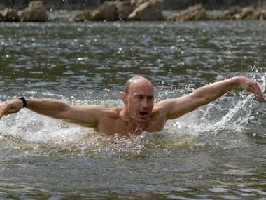 Le Monde выяснила, почему русские считают Путина "абсолютным мужчиной"