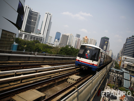 В Таиланде в результате столкновения двух поездов пострадали более 50 человек