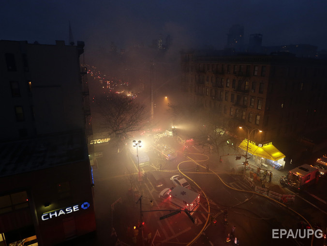 В Нью-Йорке из-за взрыва обрушились три здания. Видео