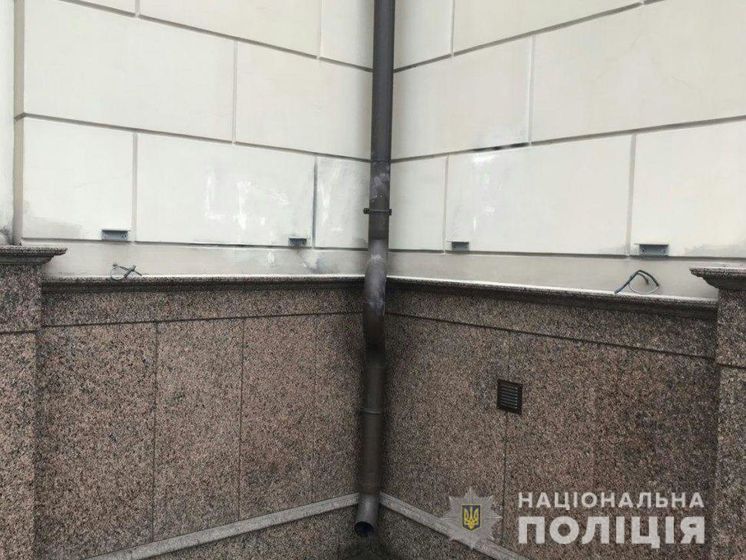 В УПЦ МП заявили, что неизвестные нанесли нацистскую символику на стены храма в Запорожье