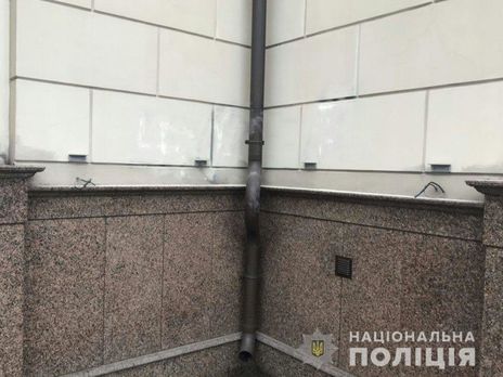 В УПЦ МП заявили, что неизвестные нанесли нацистскую символику на стены храма в Запорожье