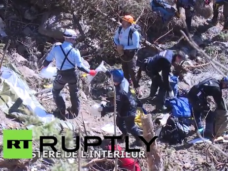 Поисковая операция на месте крушения Airbus A320 в Альпах продолжается четвертый день. Видео