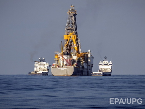 Цена на нефть Brent снова опустилась ниже $57