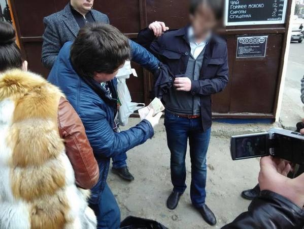 Чиновник Харьковского горсовета задержан при получении взятки