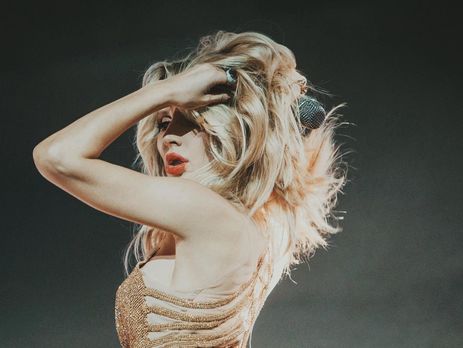 Loboda топлес позировала в ванне