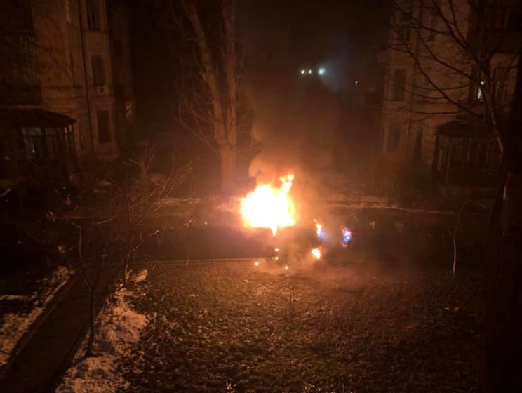 Депутат Київради від "Свободи" Назаренко: Бандити спалили машину моєї мами