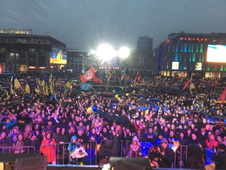 В Днепропетровске проходит митинг, организованный командой Коломойского. Фоторепортаж