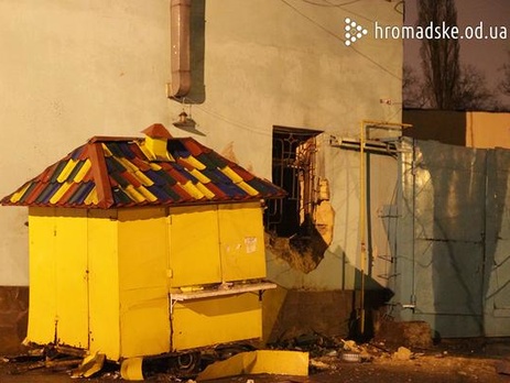 Возле волонтерского центра в Одессе прогремел взрыв. Фоторепортаж