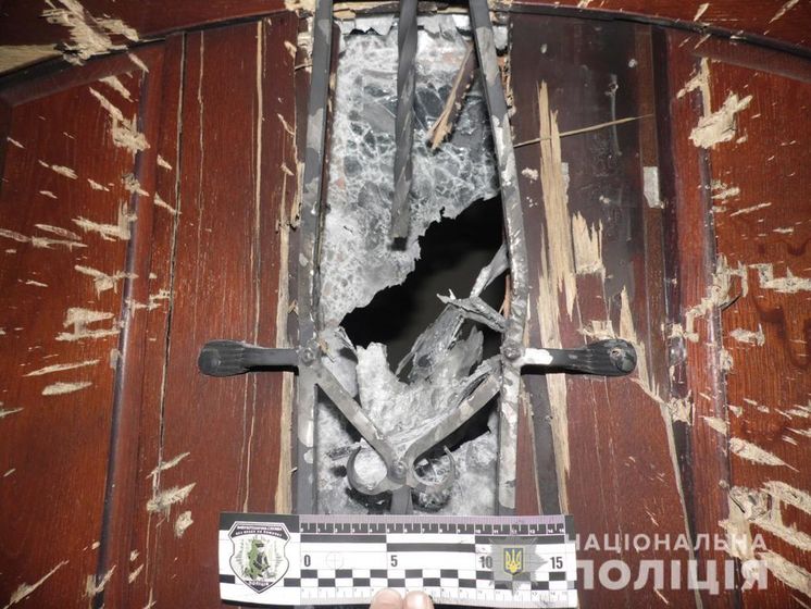 В Ровно под двери дома директора местного рынка бросили гранату