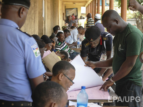 В Нигерии завершился дополнительный день голосования на президентских и парламентских выборах