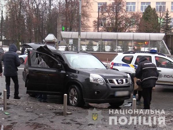 Невідомі в Києві відібрали у чоловіка сумку із $40 тис. і 350 тис. грн – поліція
