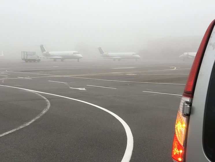 Аэропорт Киев в ночь на 13 февраля отменил два рейса из-за неблагоприятных погодных условий
