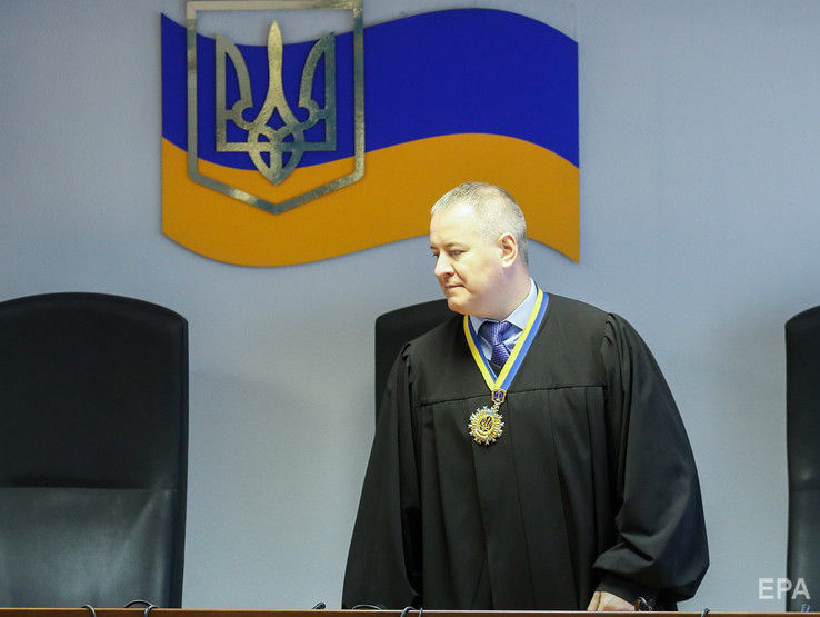 Члена коллегии Оболонского суда, выносившей приговор Януковичу, отстранили от работы на шесть месяцев