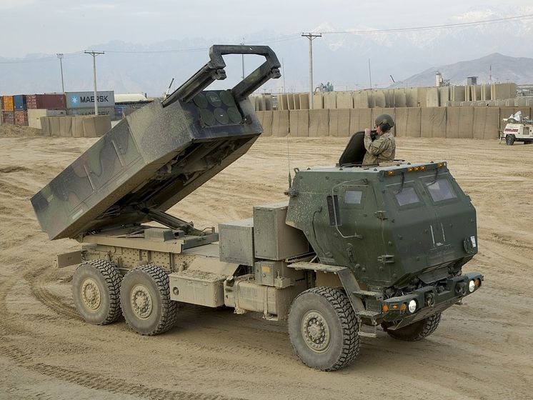 Заряжающая машина himars