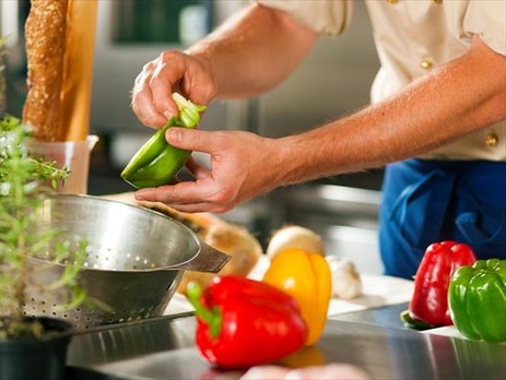 Соцопрос: Украинцы проводят по 13 часов в неделю за приготовлением пищи