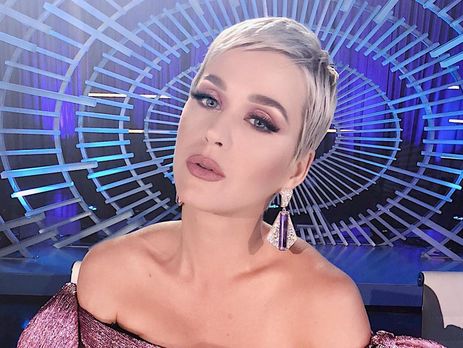 Кэти Перри обвинили в расизме после выпуска коллекции обуви с лицами