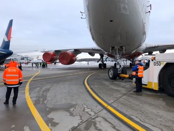 У московському аеропорту Внуково зіткнулися два літаки