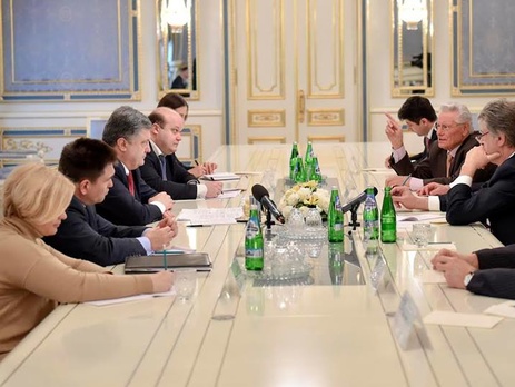 Порошенко: Чтобы остановить агрессора, необходима поддержка миротворческой миссии под эгидой ООН