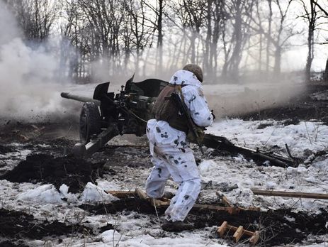 На Донбасі дістало поранення троє українських військових
