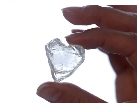 Среди вечной мерзлоты в Якутии обнаружили алмаз в форме сердца