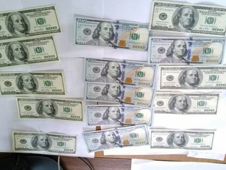 В Житомире СБУ за взятки задержала работника военкомата и двух посредников