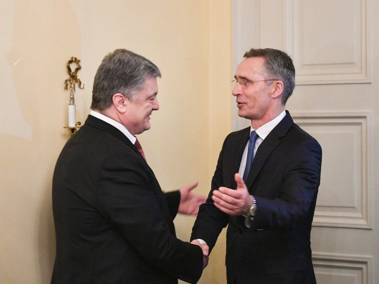 Столтенберг на зустрічі з Порошенком заявив, що НАТО продовжує дотримуватися політики відкритих дверей