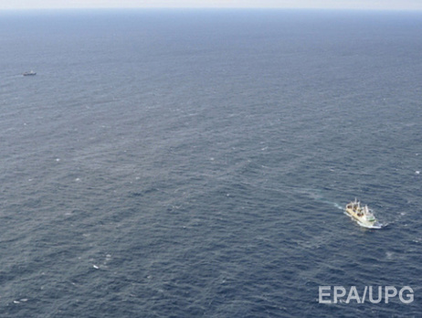 В Охотском море возобновлены поиски моряков с затонувшего траулера