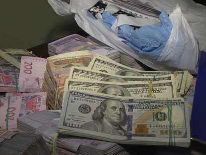 МВД ликвидировало конвертационный центр, работавший под прикрытием сотрудников Государственной фискальной службы