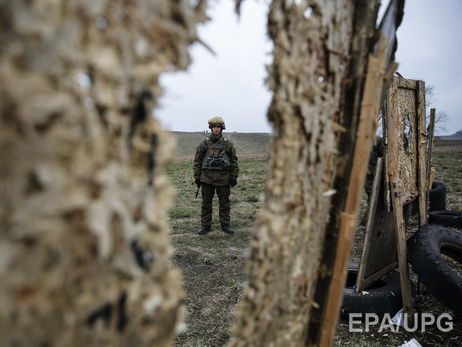 Пресс-центр АТО: За ночь террористы 14 раз обстреляли позиции сил АТО 