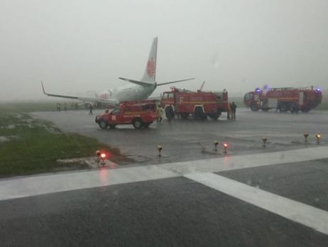 В Индонезии при посадке выкатился за пределы взлетно-посадочной полосы самолет Lion Air