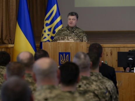 Порошенко: Танками и БТР мы бьем по безработице