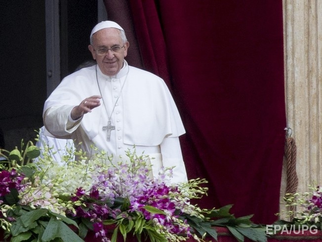 Папа Римский попросил света для "любимой Украины"