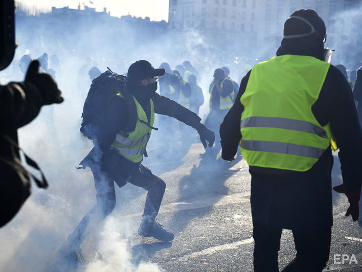 У Парижі поліція затримала 29 учасників руху "жовтих жилетів"