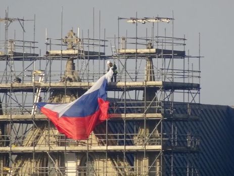 На соборе в британском Солсбери вывесили флаг России