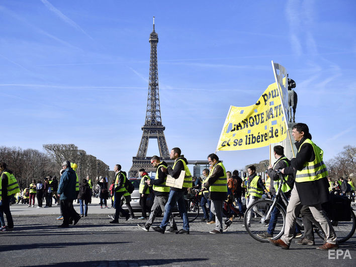 У Парижі відбувся марш "жовтих жилетів"