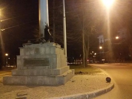 IT Sector: В Харькове ночью взорвали стелу с флагом Украины