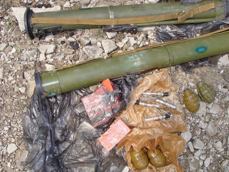 СБУ обнаружила в Луганской области тайник боевиков со взрывчаткой и оружием
