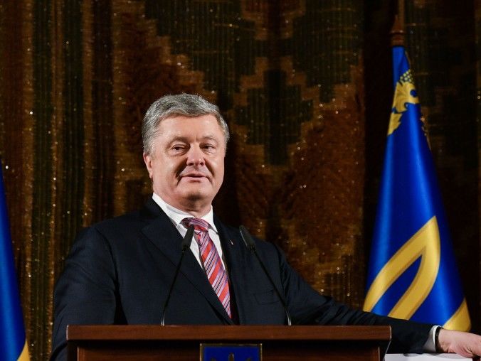 Порошенко заявил, что подпишет сегодня изменения в Конституцию по поводу курса Украины на членство в ЕС и в НАТО