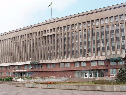 Активисты вошли в здание Запорожского облсовета и требуют четкого признания России страной-агрессором