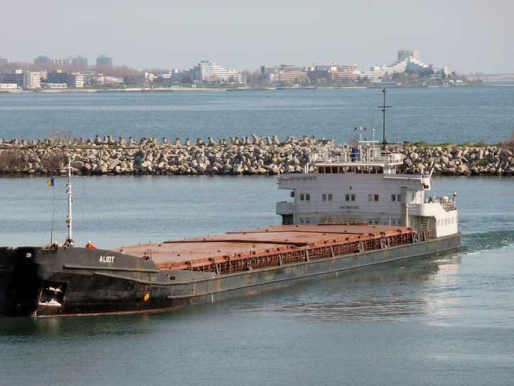 Киевский суд арестовал молдавское судно Aliot за незаконный заход в порты оккупированного Крыма