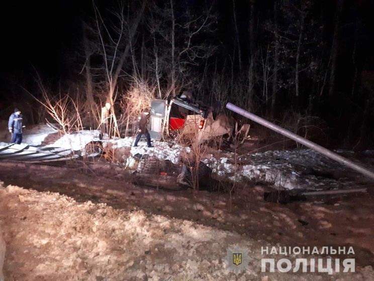 В Полтавской области перевернулся микроавтобус. Погибло четыре человека, еще двое в реанимации – полиция